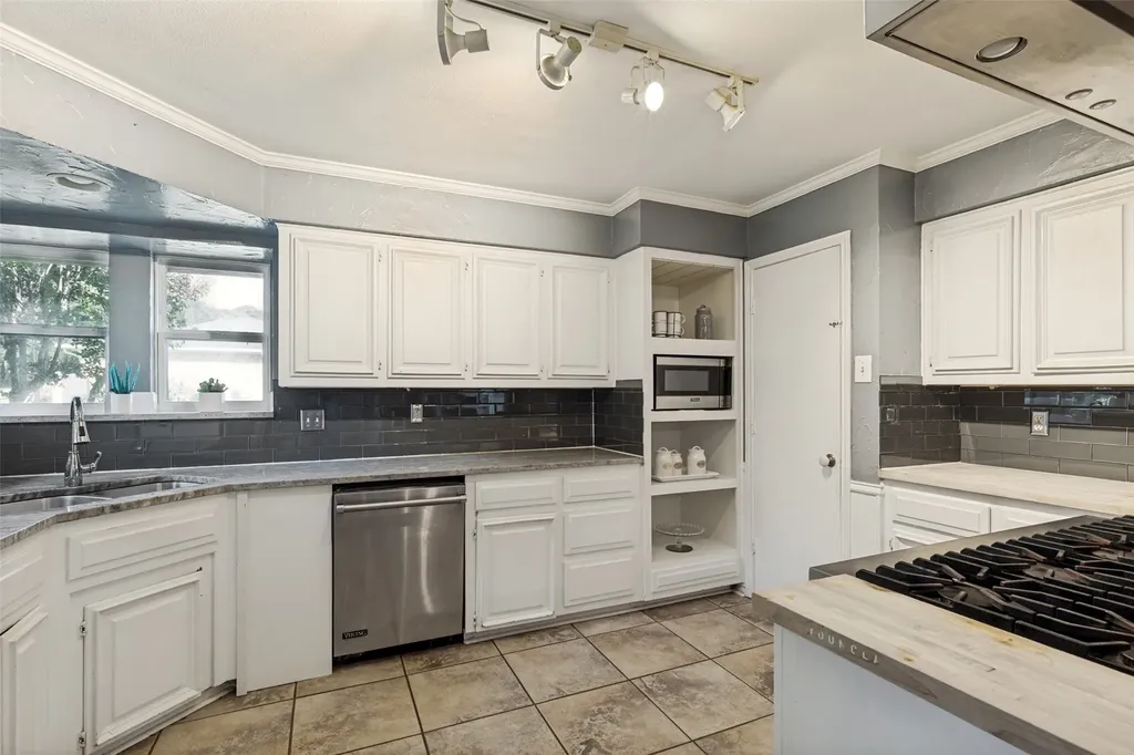 7126 Fernmeadow Circle Dallas TX 75248