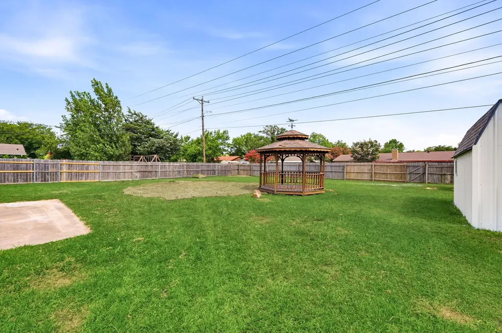7528 Circle Drive North Richland Hills TX 76180