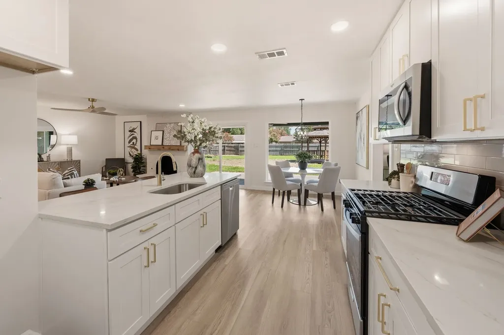 7528 Circle Drive North Richland Hills TX 76180