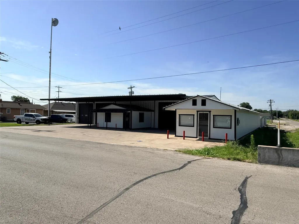 504 Bolivar Street Sanger TX 76266