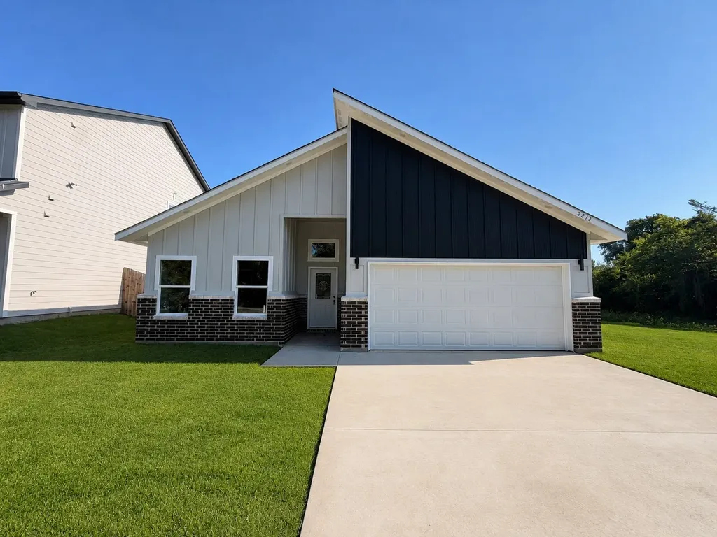 2212 Polk Street Greenville TX 75401