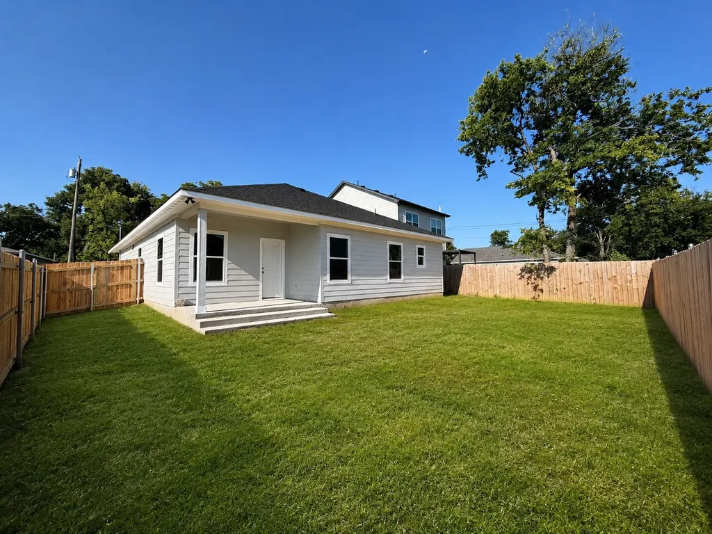2212 Polk Street Greenville TX 75401