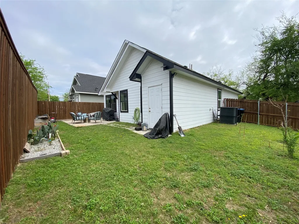 2214 Gordon Street Greenville TX 75401