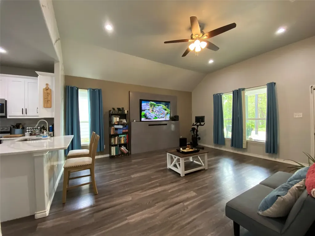 2214 Gordon Street Greenville TX 75401
