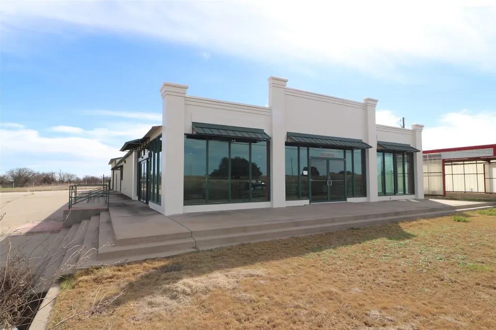 3098 W Washington Highway Stephenville TX 76401