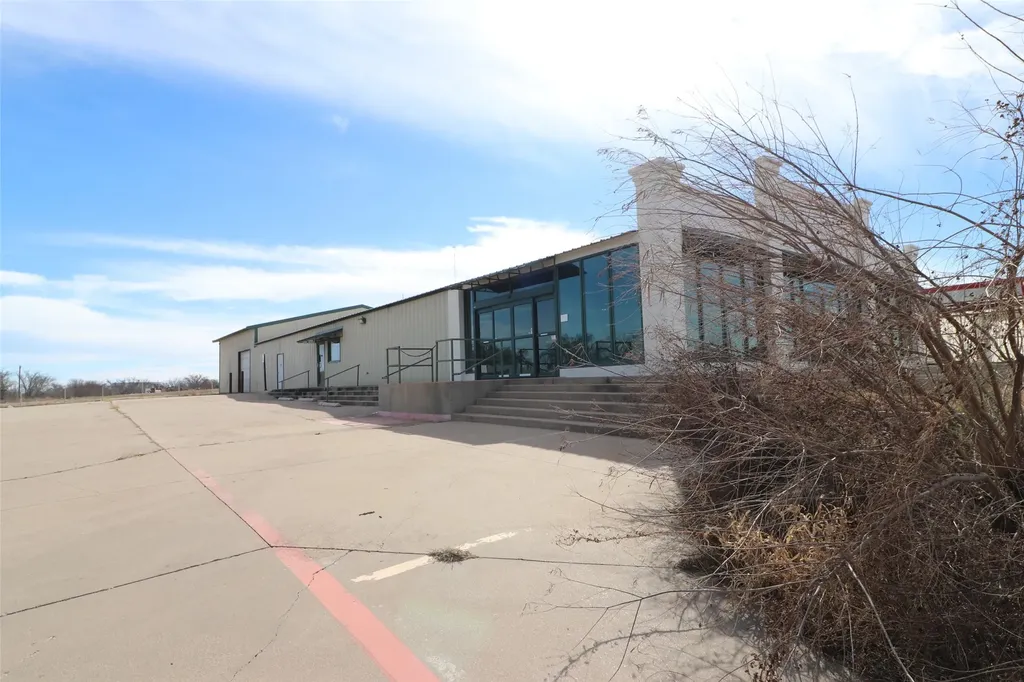 3098 W Washington Highway Stephenville TX 76401