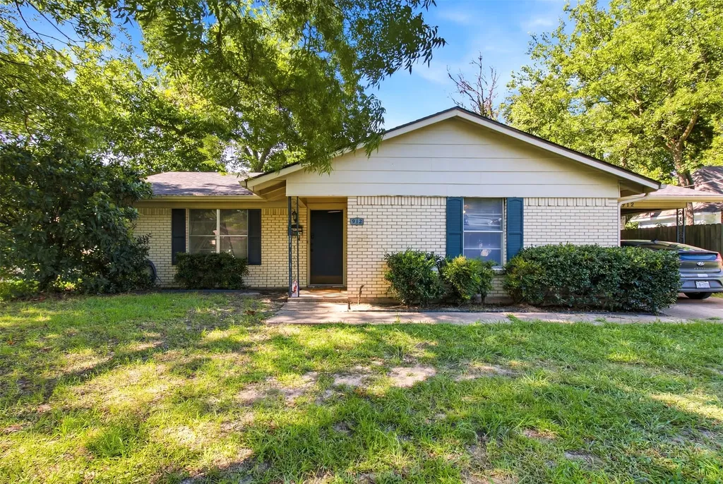 912 Sycamore Street Commerce TX 75428