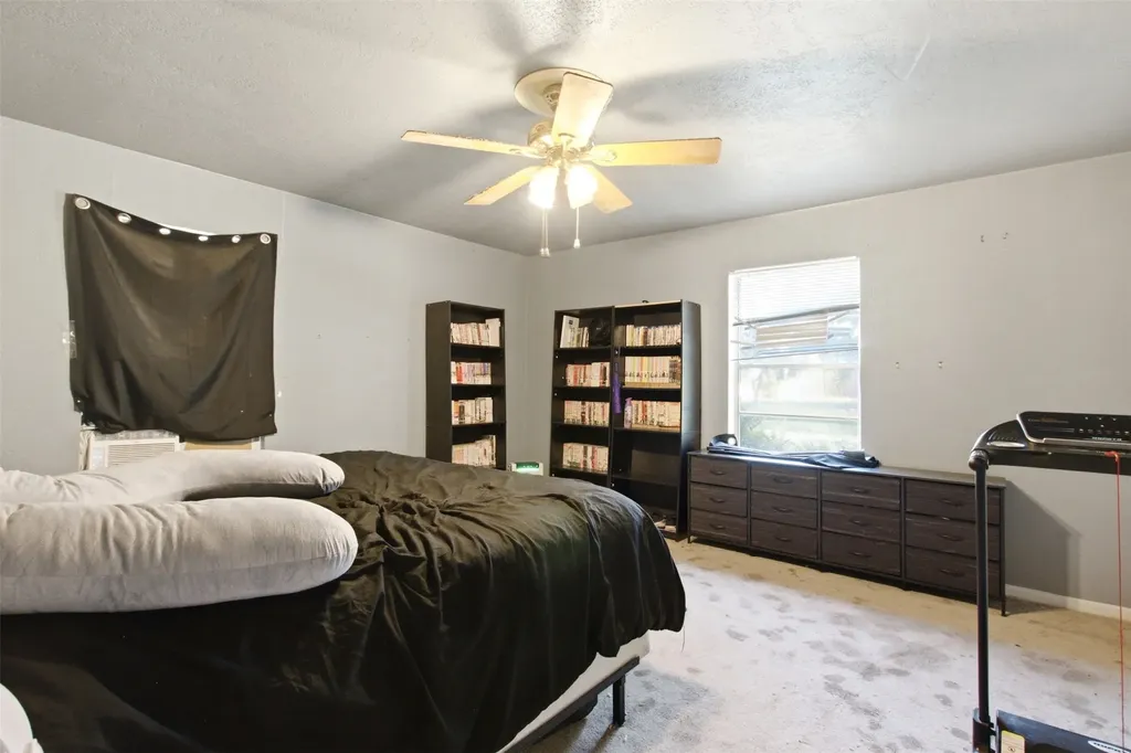 912 Sycamore Street Commerce TX 75428