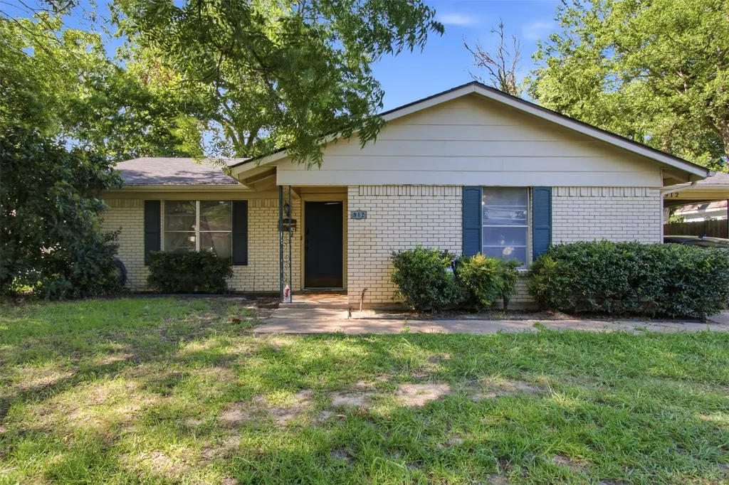 912 Sycamore Street Commerce TX 75428