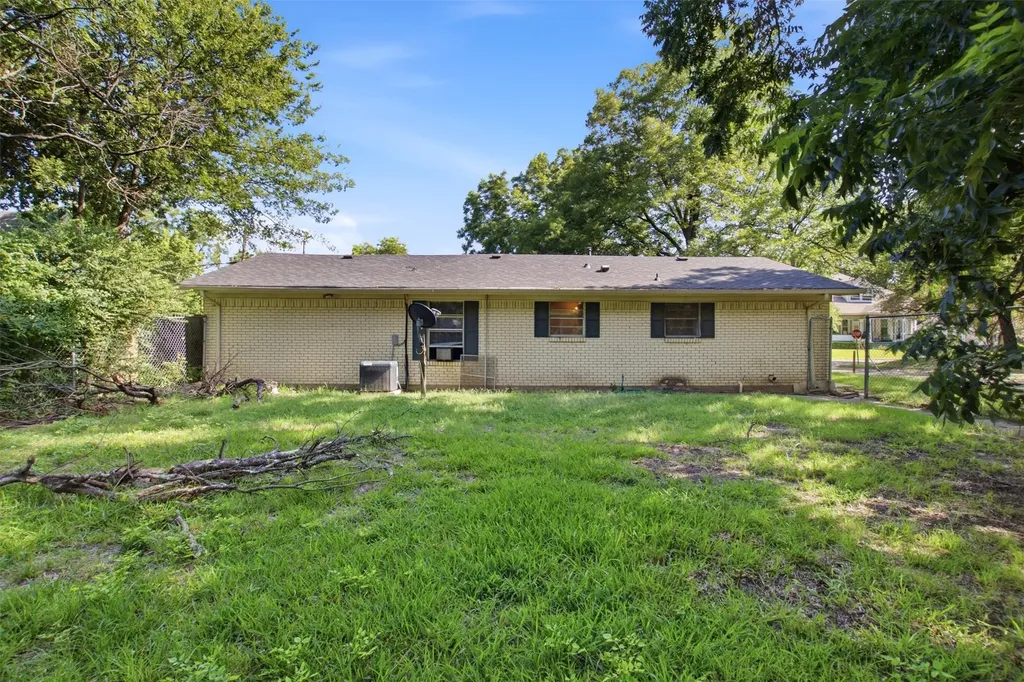 912 Sycamore Street Commerce TX 75428