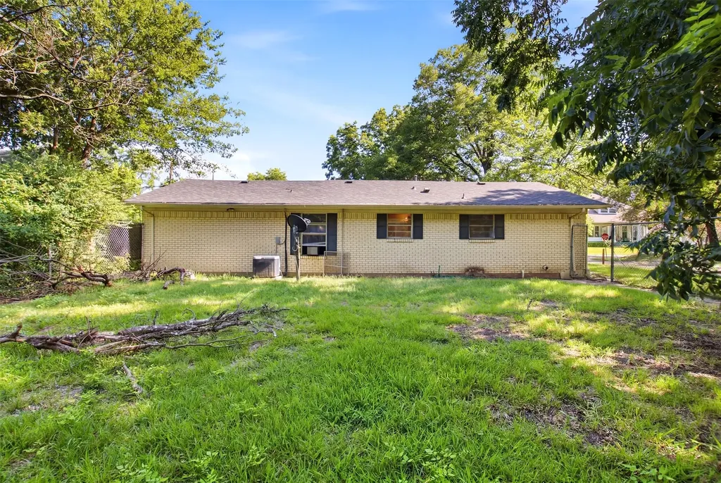 912 Sycamore Street Commerce TX 75428