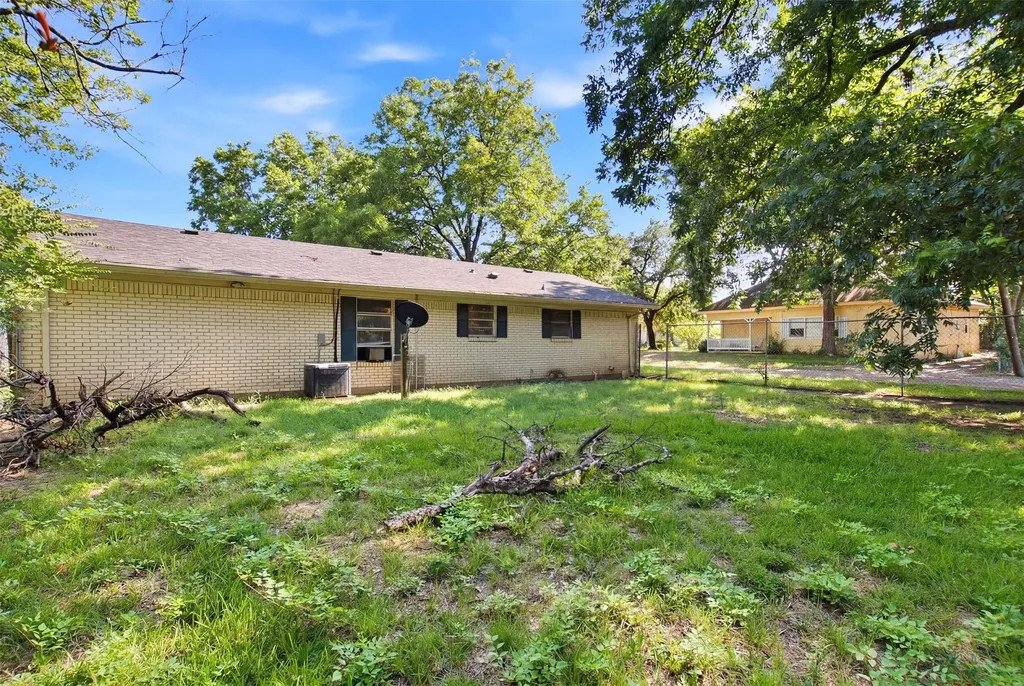 912 Sycamore Street Commerce TX 75428