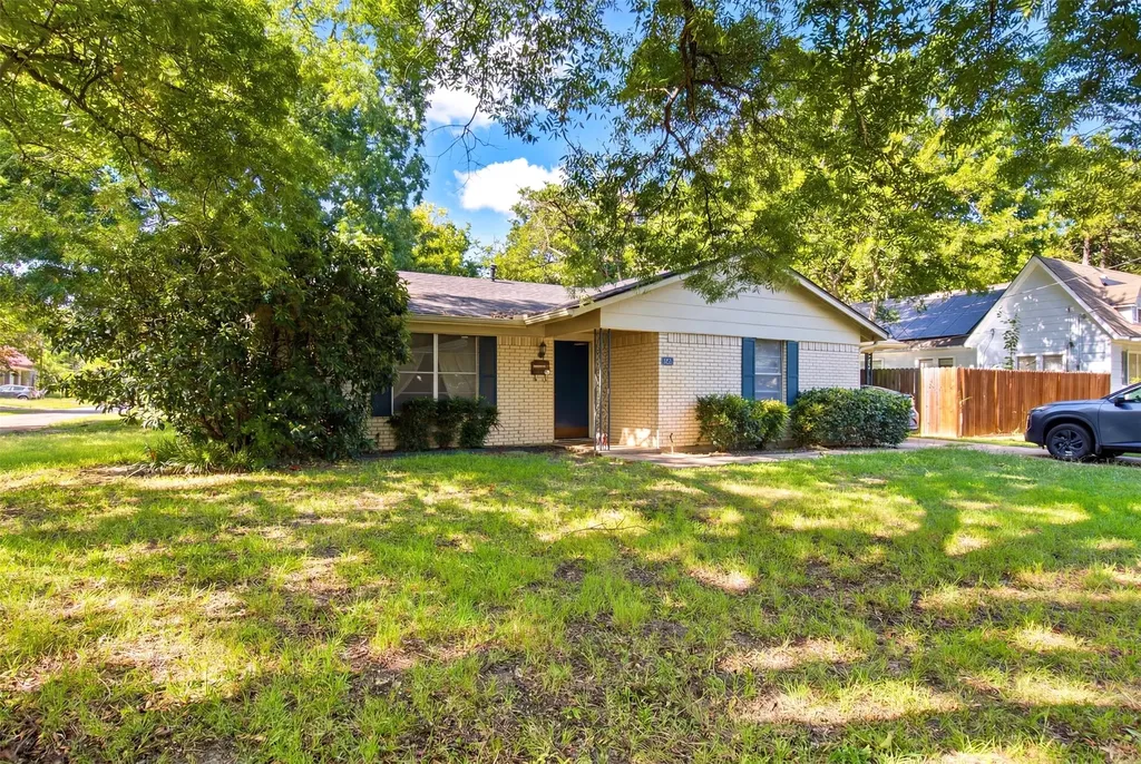 912 Sycamore Street Commerce TX 75428