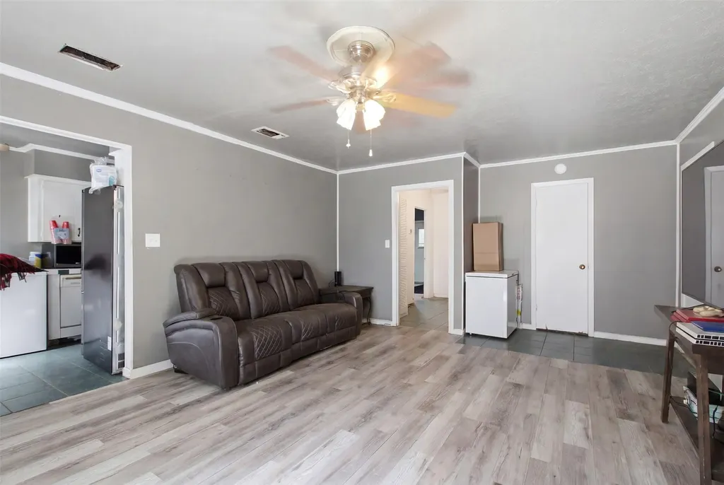 912 Sycamore Street Commerce TX 75428