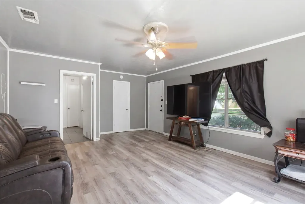 912 Sycamore Street Commerce TX 75428