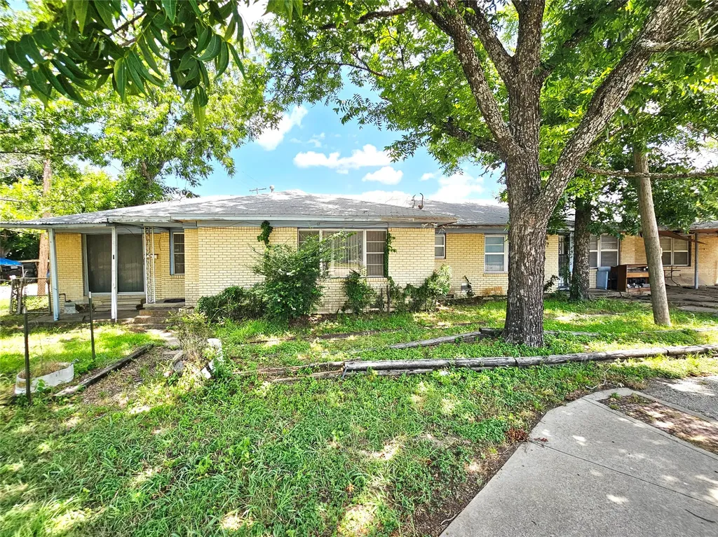 310 W Milam Street Mexia TX 76667