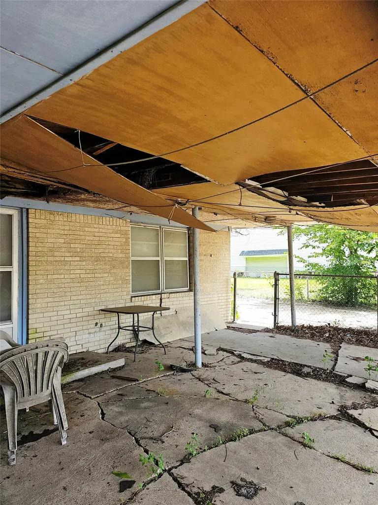 310 W Milam Street Mexia TX 76667