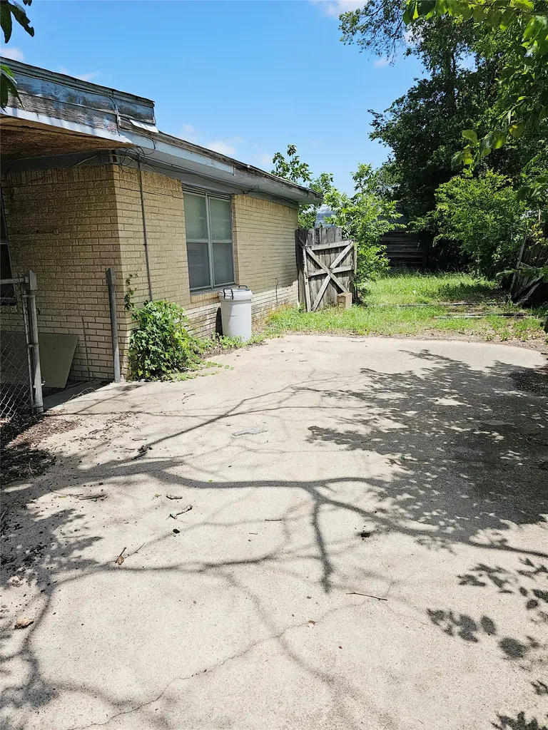310 W Milam Street Mexia TX 76667