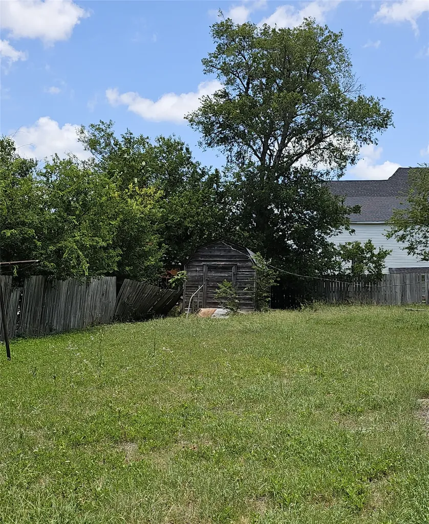 310 W Milam Street Mexia TX 76667