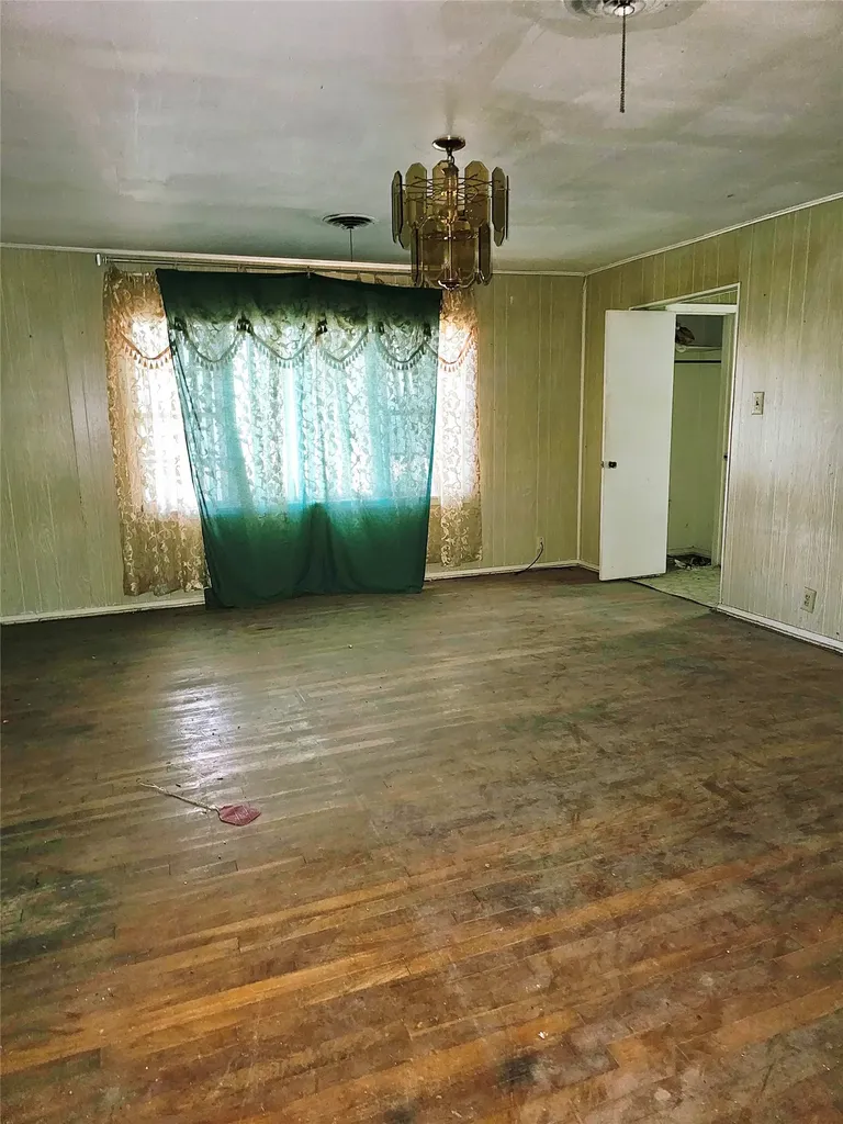 310 W Milam Street Mexia TX 76667
