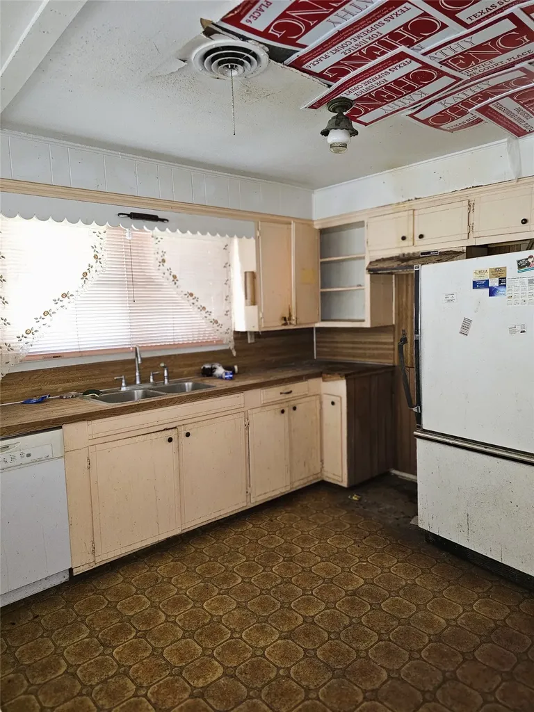 310 W Milam Street Mexia TX 76667