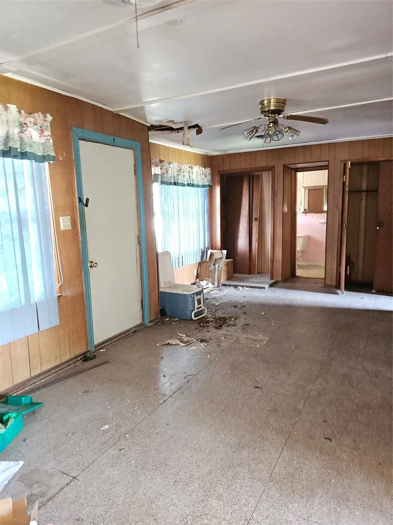 310 W Milam Street Mexia TX 76667