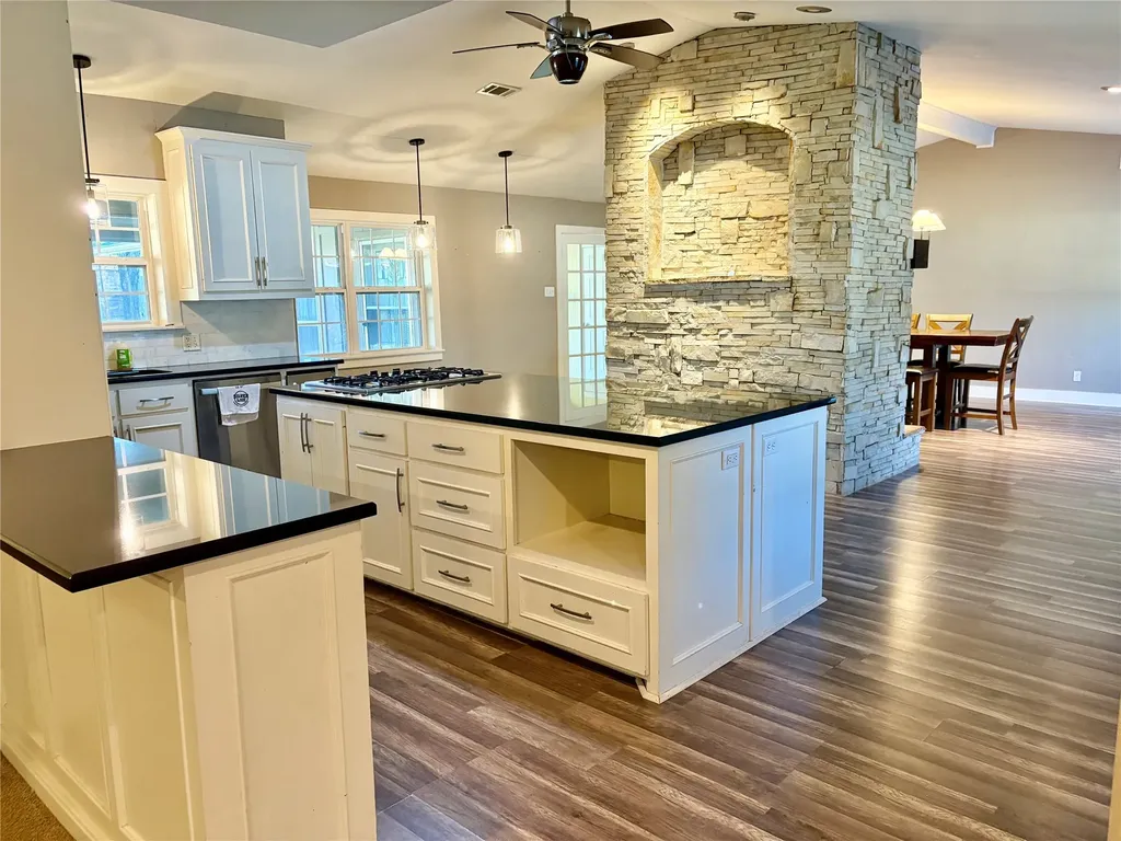 221 La Jolla Drive Athens TX 75751