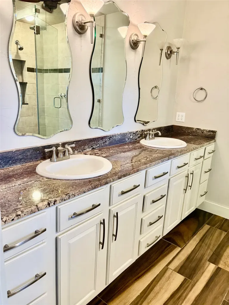221 La Jolla Drive Athens TX 75751