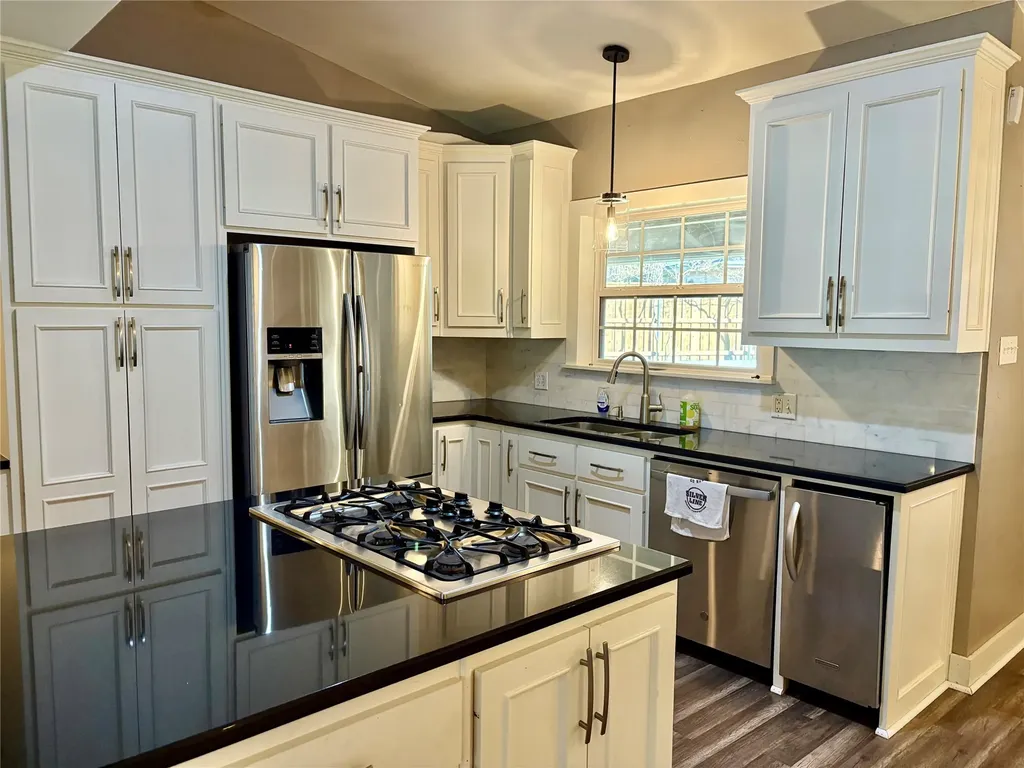 221 La Jolla Drive Athens TX 75751