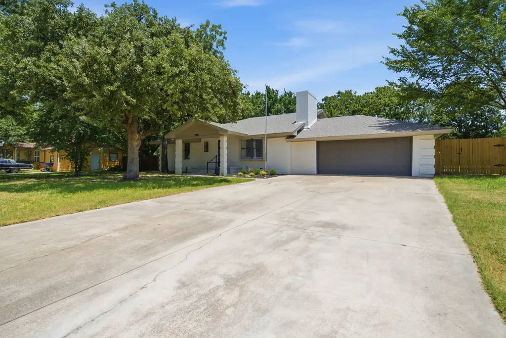 215 Cherry Street Weatherford TX 76086