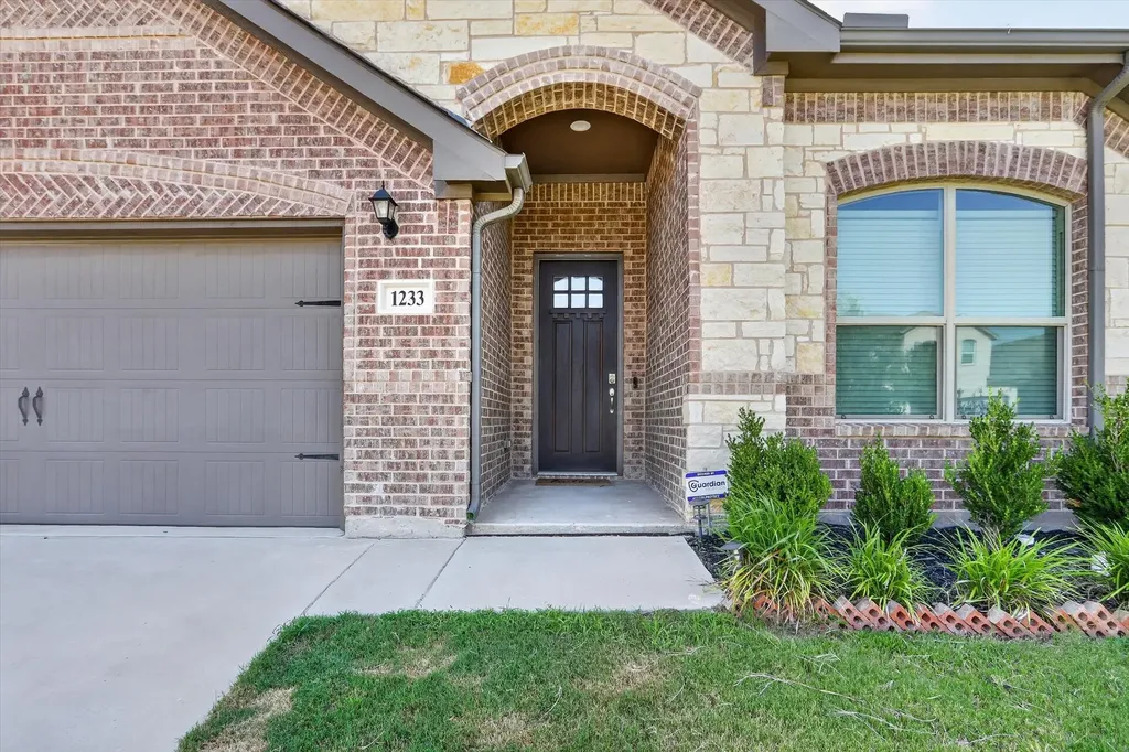 1233 Collett Sublett Road Kennedale TX 76060