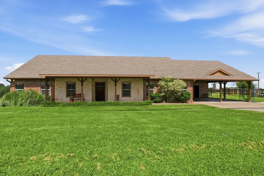 169 Sears Road Bells TX 75414