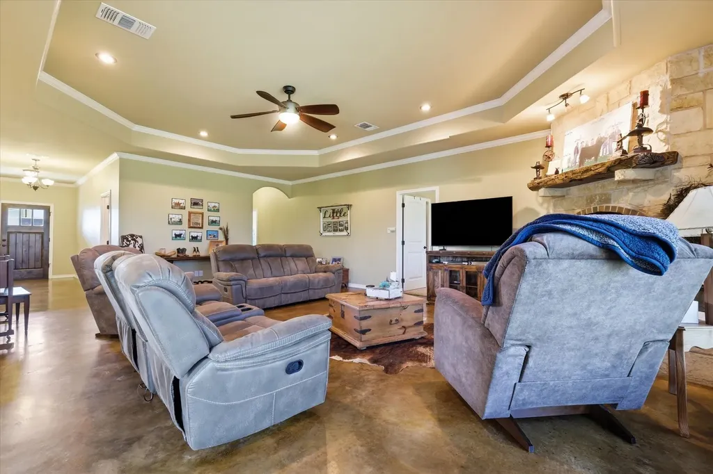 169 Sears Road Bells TX 75414