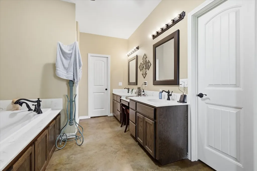 169 Sears Road Bells TX 75414