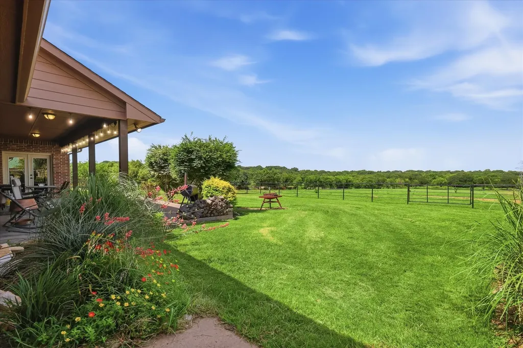 169 Sears Road Bells TX 75414