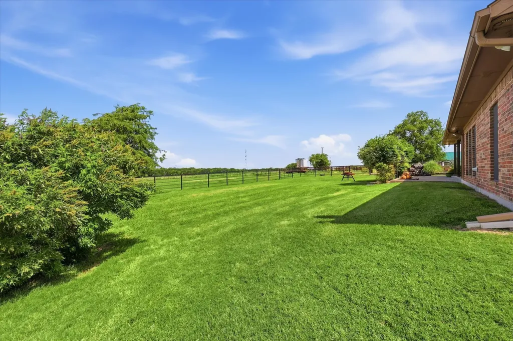 169 Sears Road Bells TX 75414