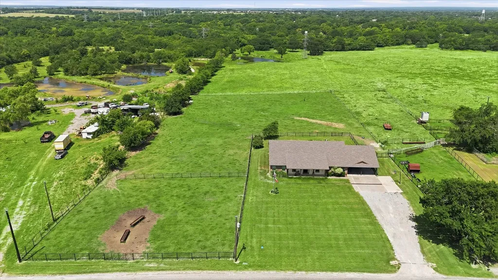 169 Sears Road Bells TX 75414