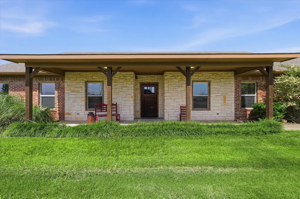 169 Sears Road Bells TX 75414