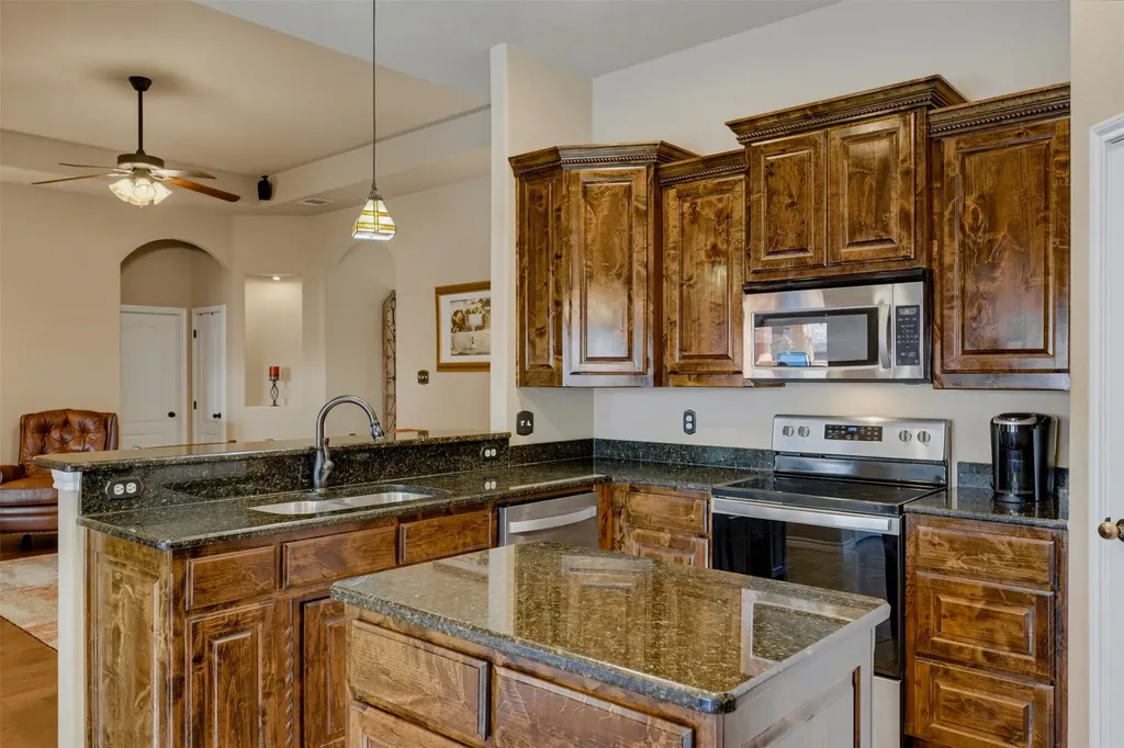 1221 Eagle Lake Drive Azle TX 76020