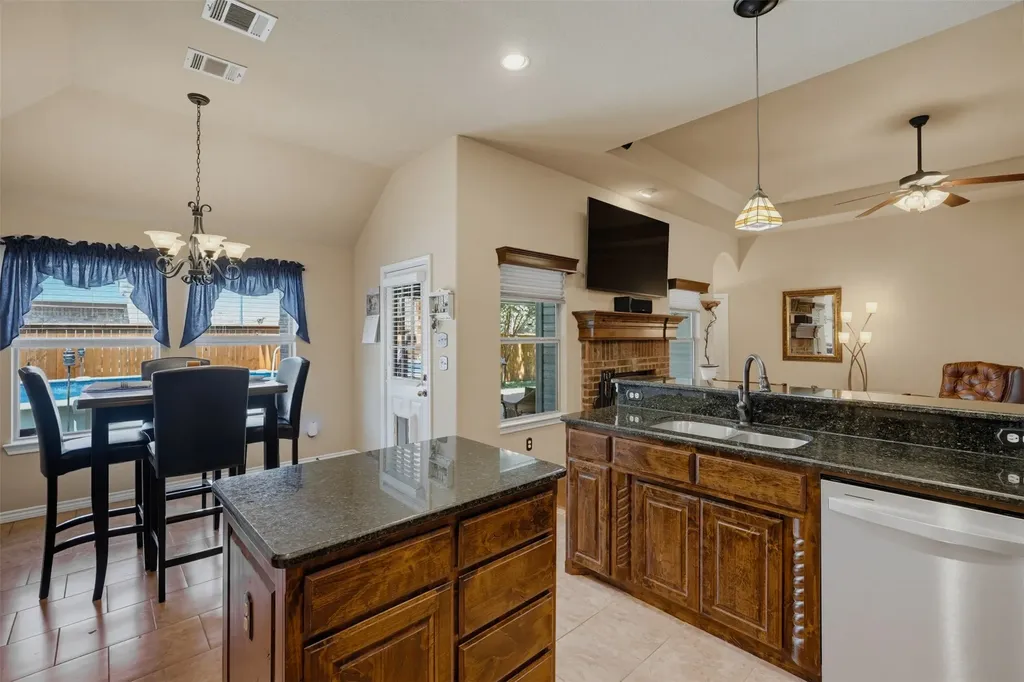 1221 Eagle Lake Drive Azle TX 76020
