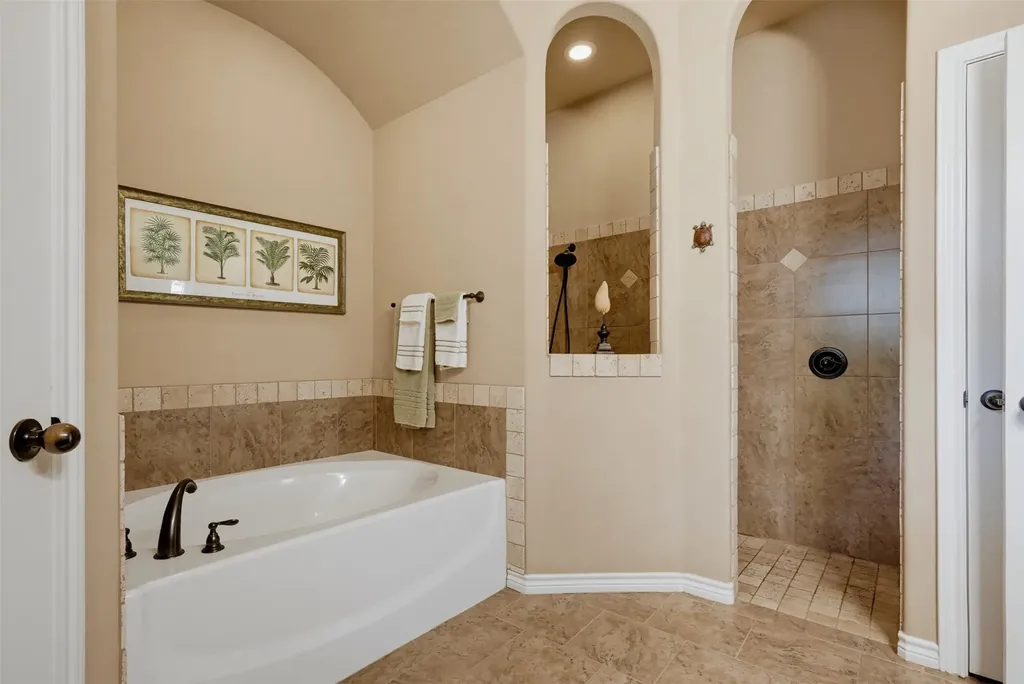 1221 Eagle Lake Drive Azle TX 76020
