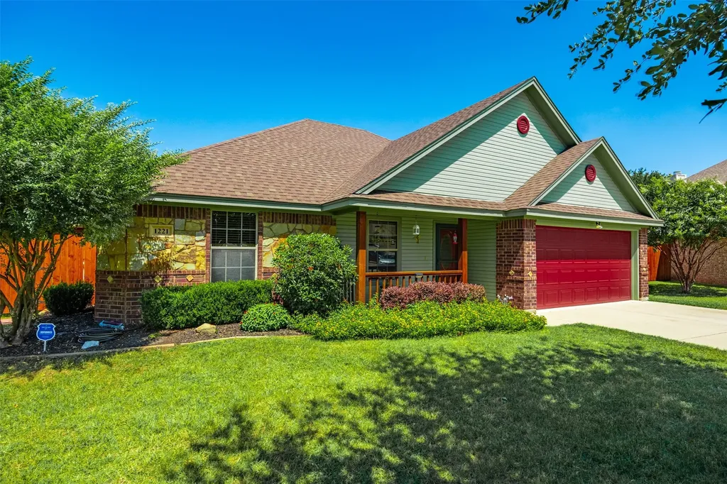1221 Eagle Lake Drive Azle TX 76020