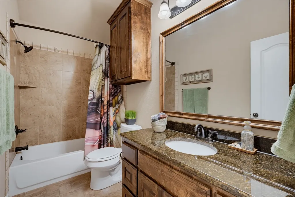 1221 Eagle Lake Drive Azle TX 76020