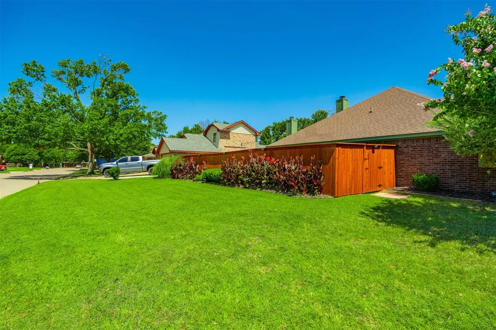 1221 Eagle Lake Drive Azle TX 76020