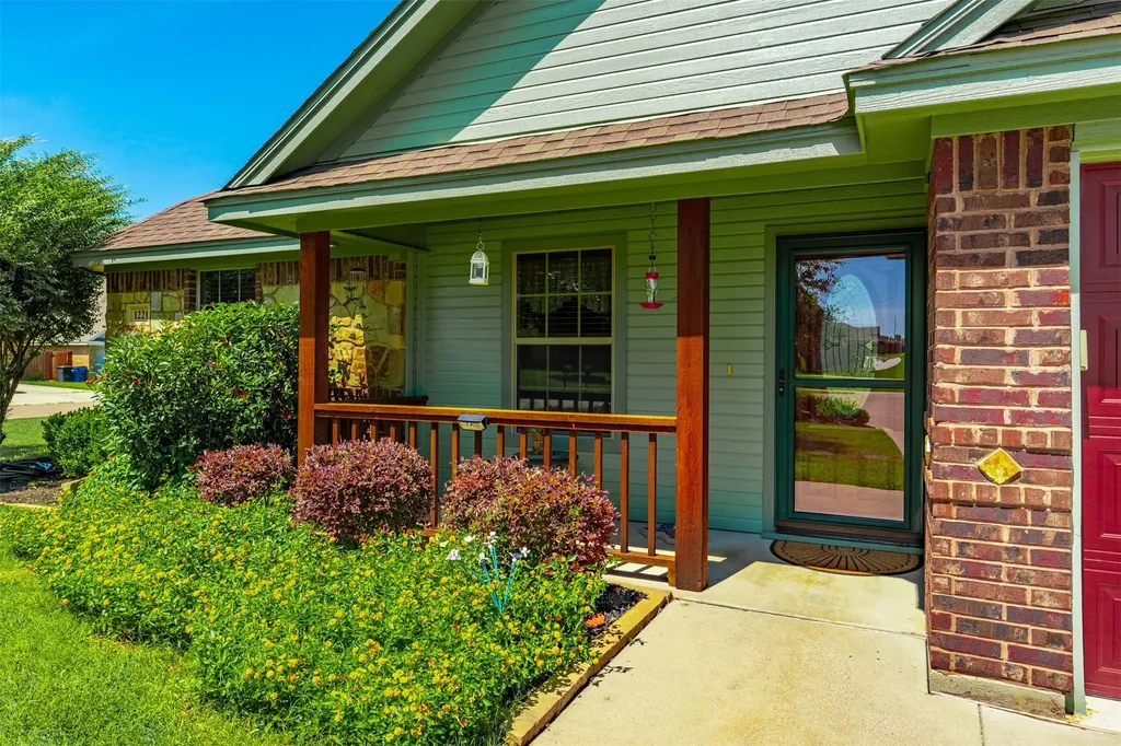 1221 Eagle Lake Drive Azle TX 76020