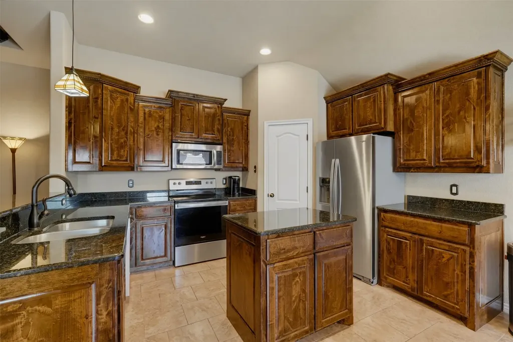 1221 Eagle Lake Drive Azle TX 76020