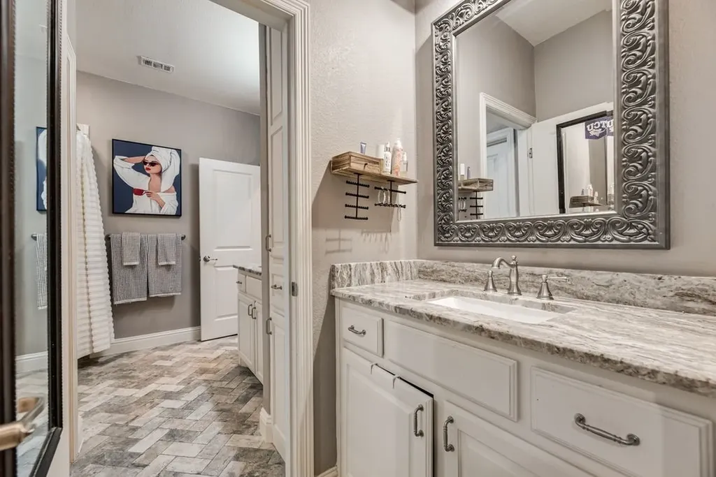 18307 Frankford Lakes Circle Dallas TX 75252