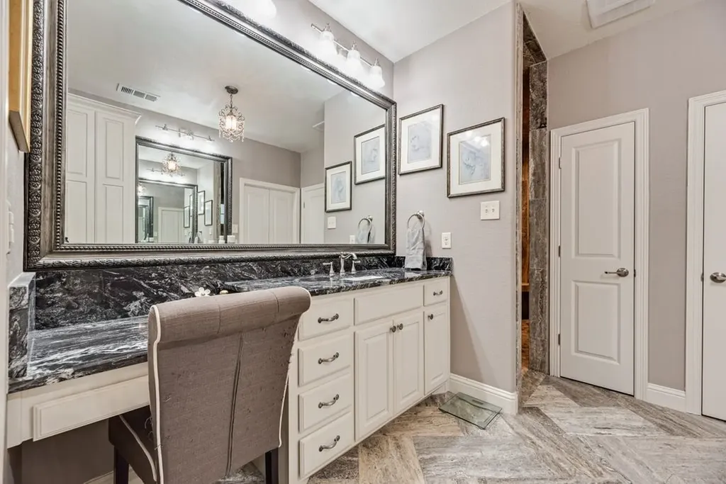 18307 Frankford Lakes Circle Dallas TX 75252