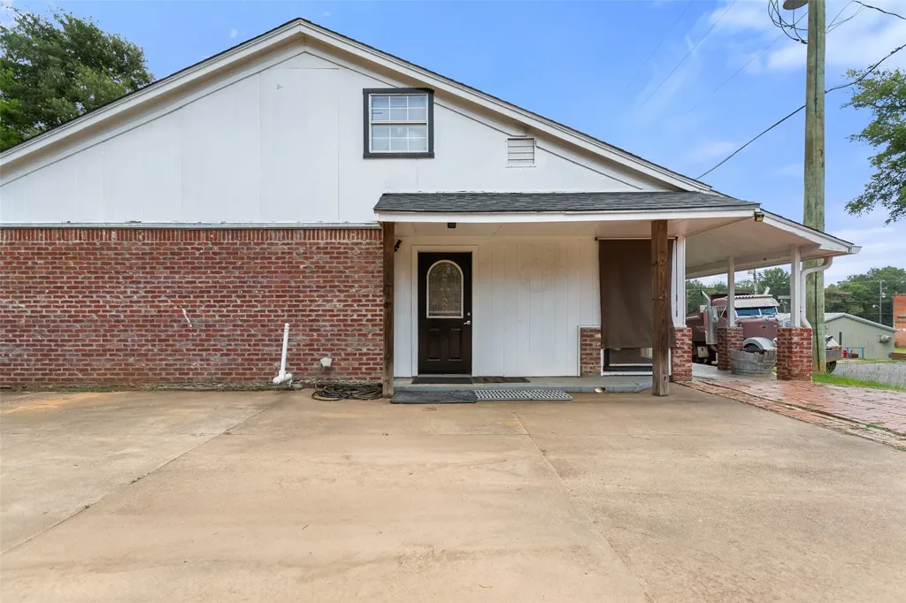 110 Church Street Winona TX 75792