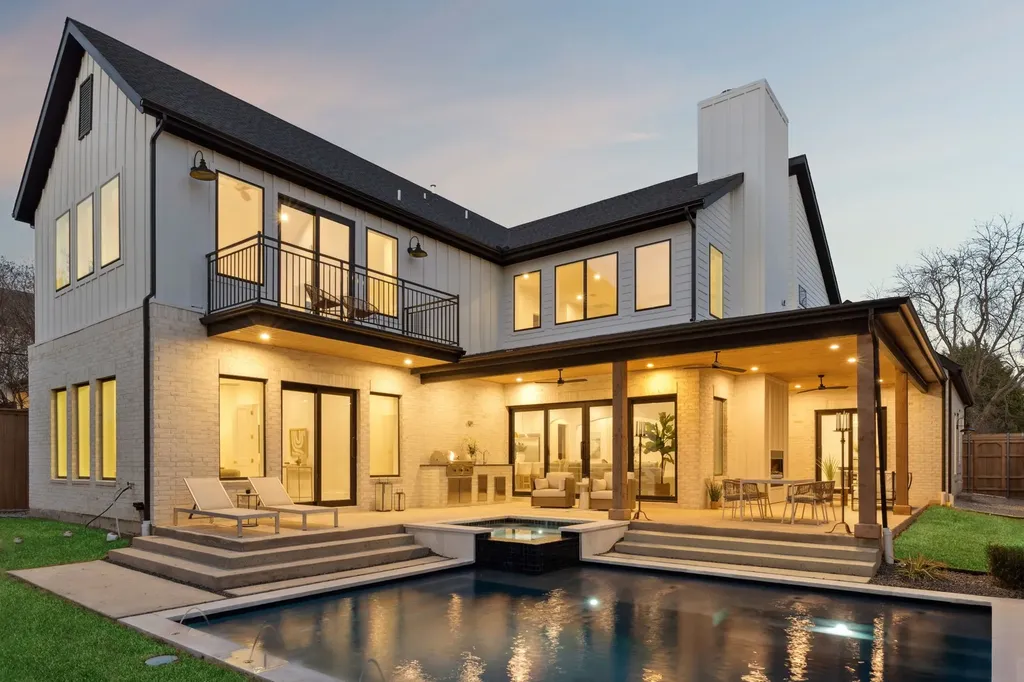 1811 Bermuda Street Dallas TX 75214